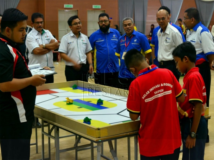 Pertandingan robotik tarik peserta muda
