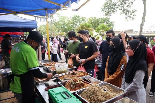 Bazar Ramadan UTeM meriah, beri peluang pelajar jana pendapatan sampingan