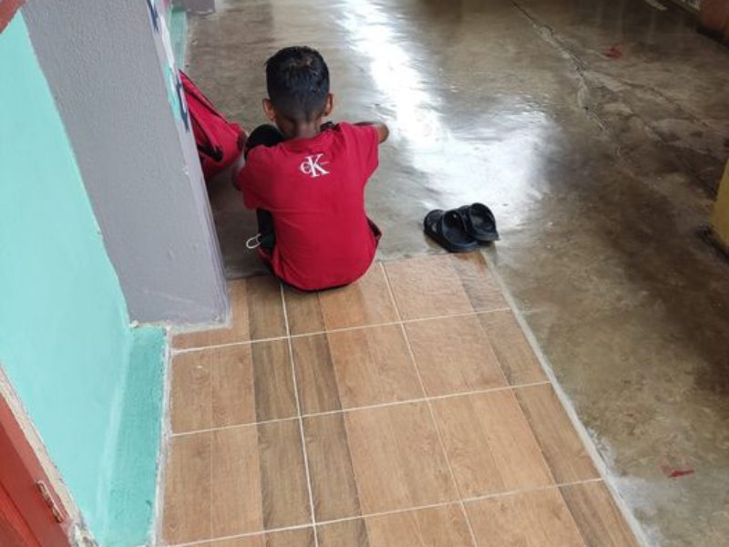“Kalau macam tu, saya tunggu ustazlah. Nak solat berjemaah dengan ustaz"