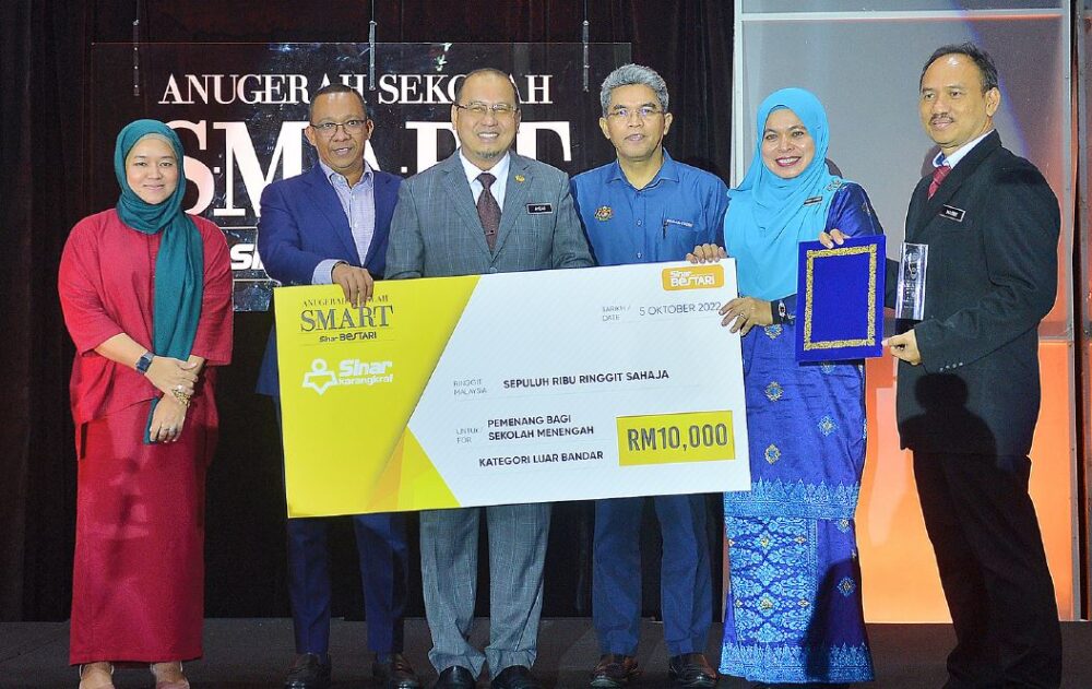 SMK Saujana Utama mengungguli kategori Sekolah Menengah Luar Bandar pada ASSSB 2021 2022.