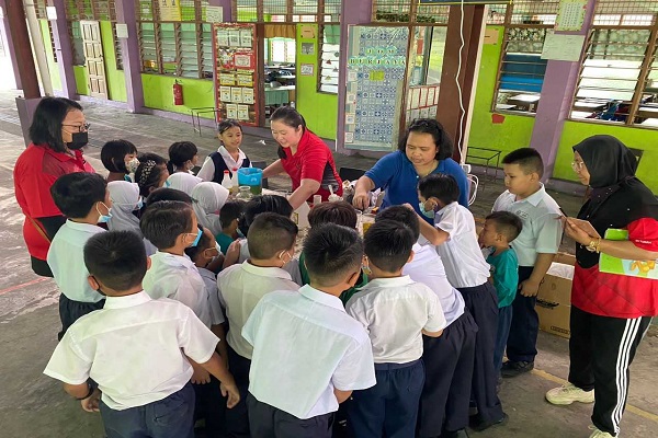 Pupuk minat murid terhadap STEM menerusi Program Penglibatan Mendalam